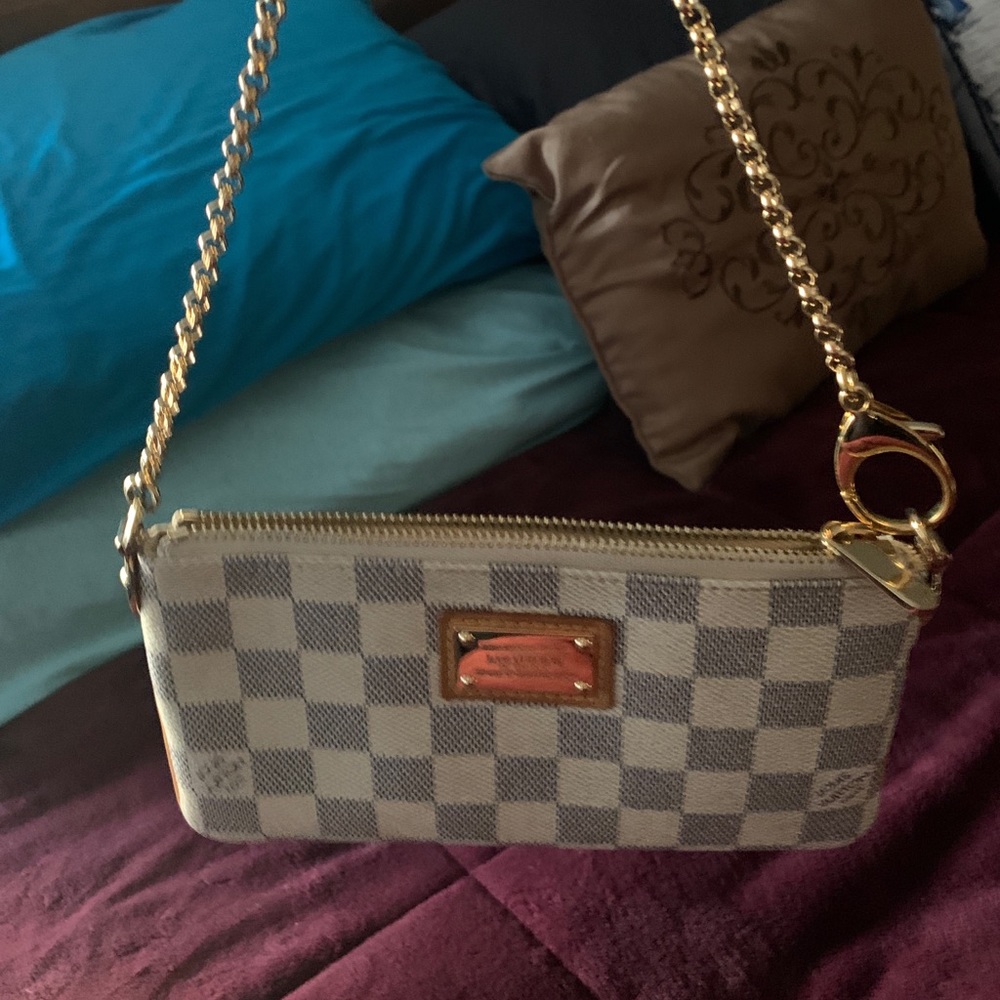 Louie Vuitton authentic